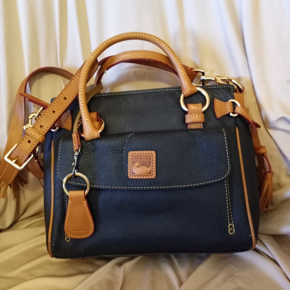 Dooney & Bourke medium pocket satchel